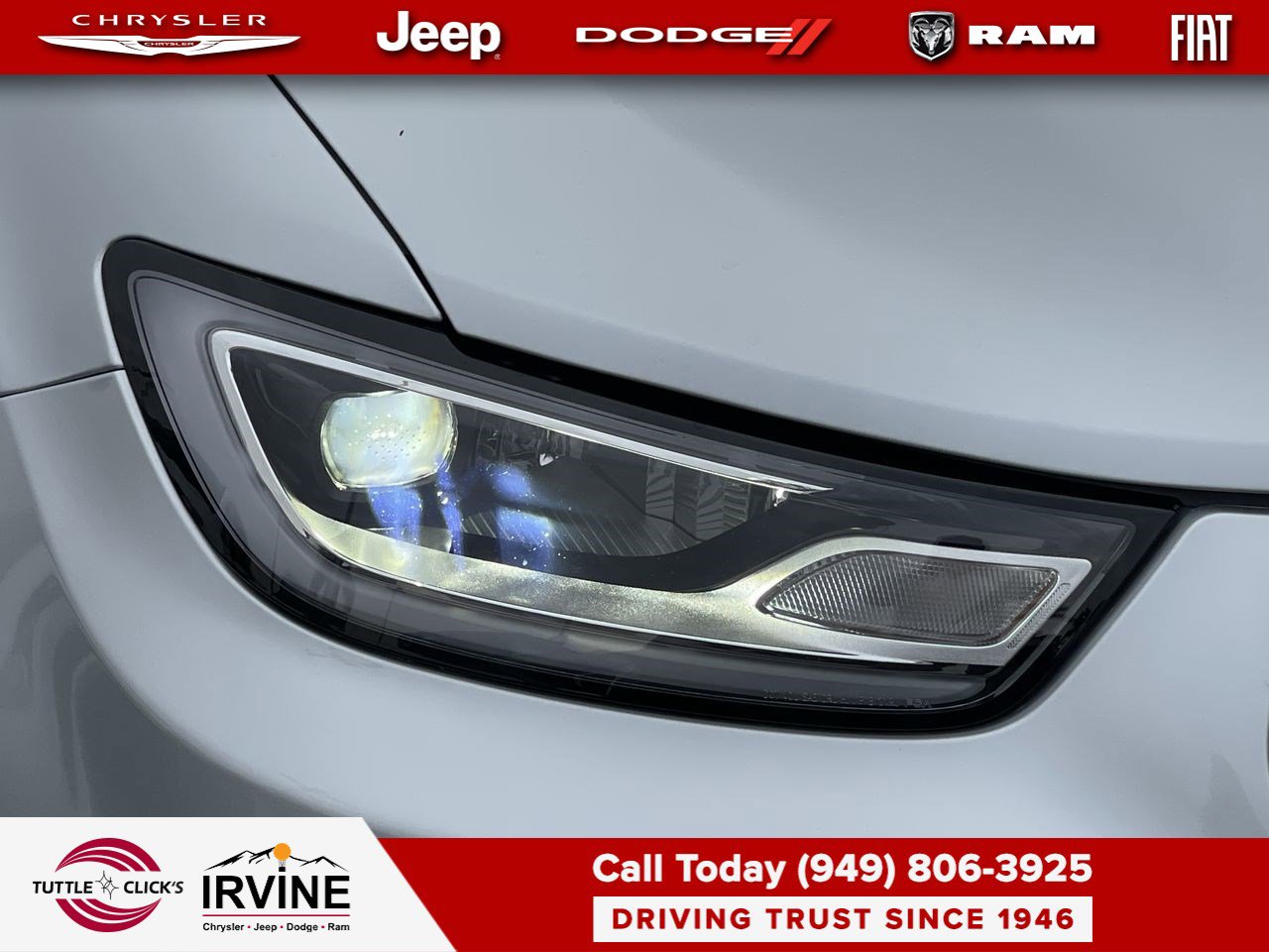 Used 2026 Chrysler Pacifica Limited w/ Uconnect Theater Family Group image 7