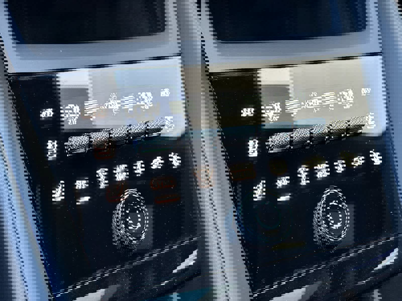 New 2026 Porsche Macan Electric RWD image 24