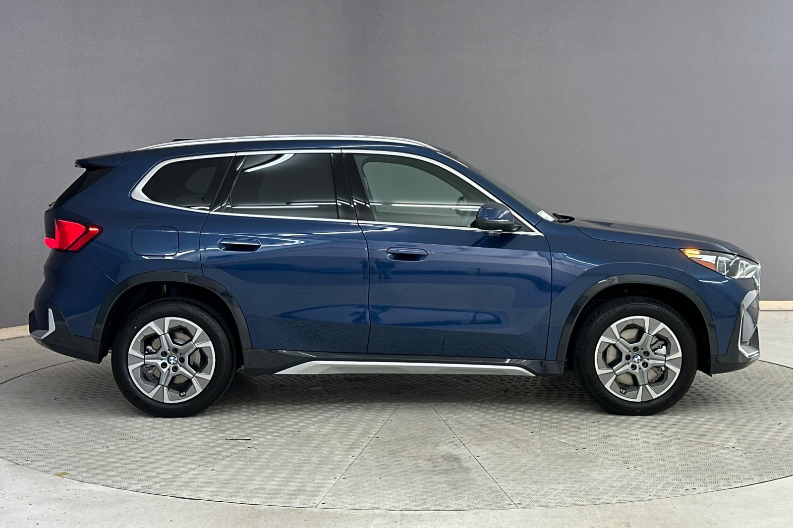 Used 2025 BMW X1 xDrive28i w/ Technology Package image 8
