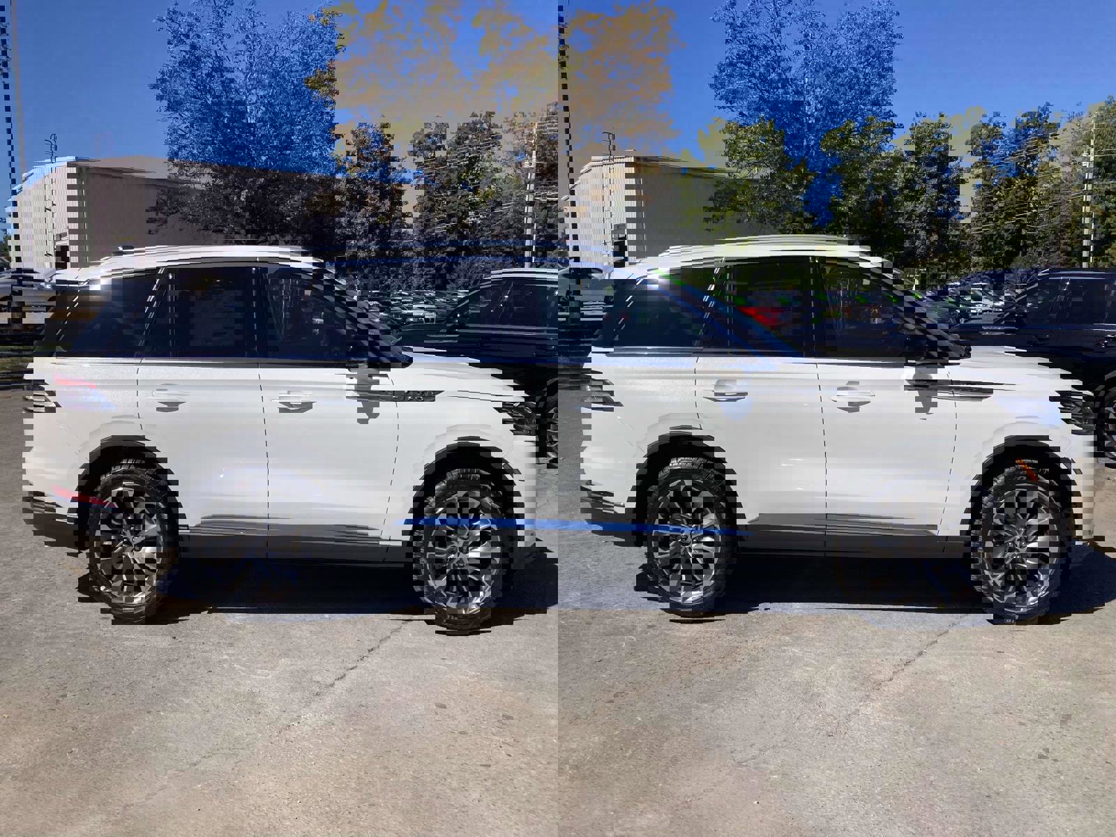 New 2026 Lincoln Aviator 2WD w/ Jet Appearance Package image 2