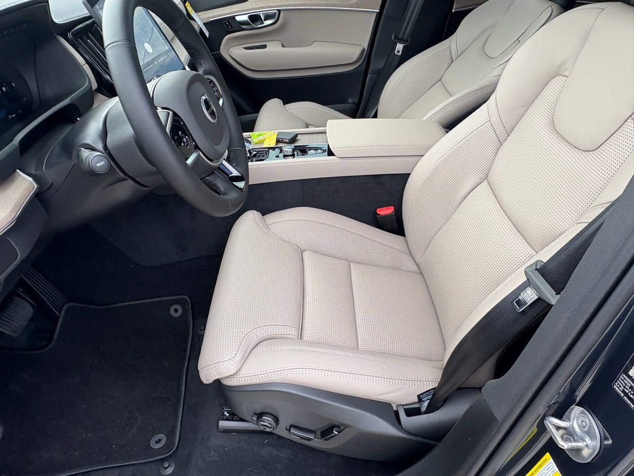 New 2026 Volvo XC90 B6 Ultra w/ Protection Package Premier image 17