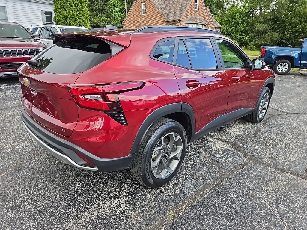 Used 2024 Chevrolet Trax LT w/ Driver Confidence Package image 4
