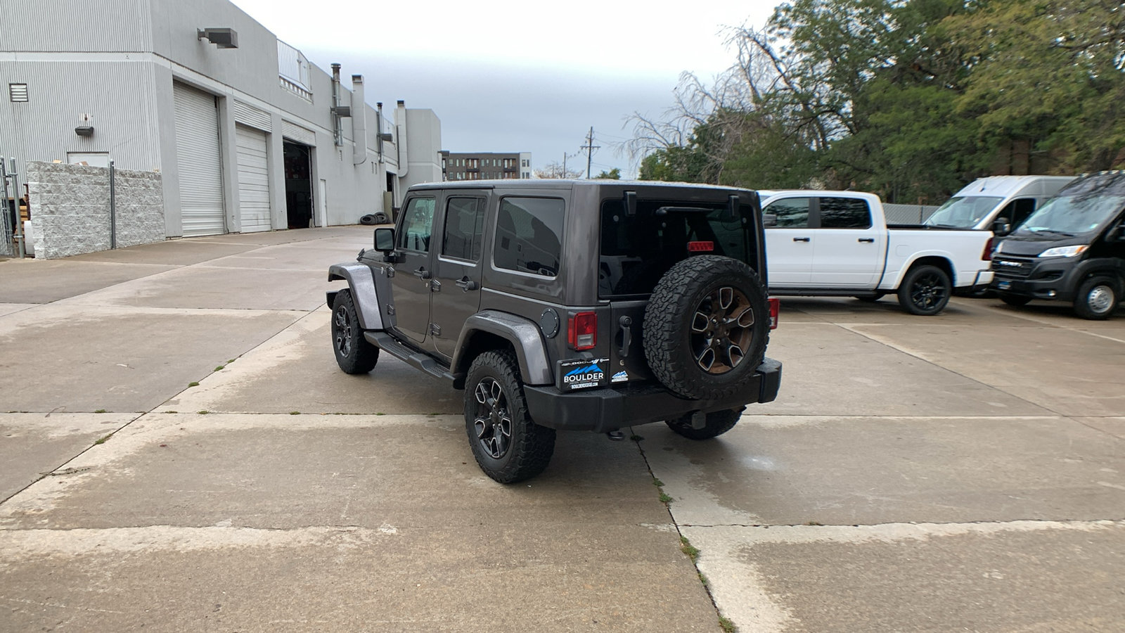 Used 2017 Jeep Wrangler Unlimited Sahara AWD/4WD image 3