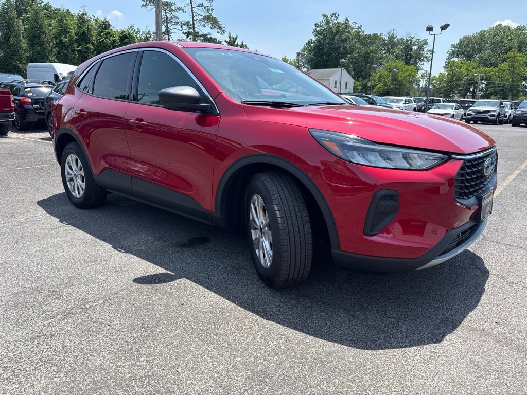 Used 2023 Ford Escape Active w/ Tech Pack #1 AWD/4WD image 3