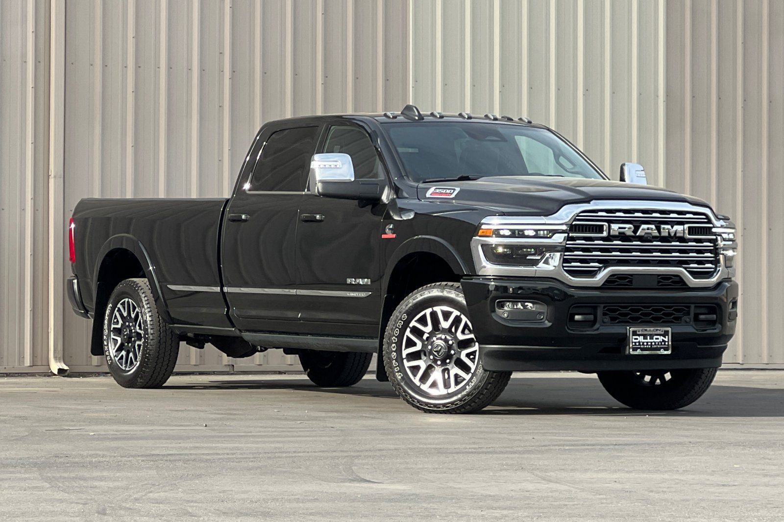 Used 2025 RAM 3500 Limited AWD/4WD image 2