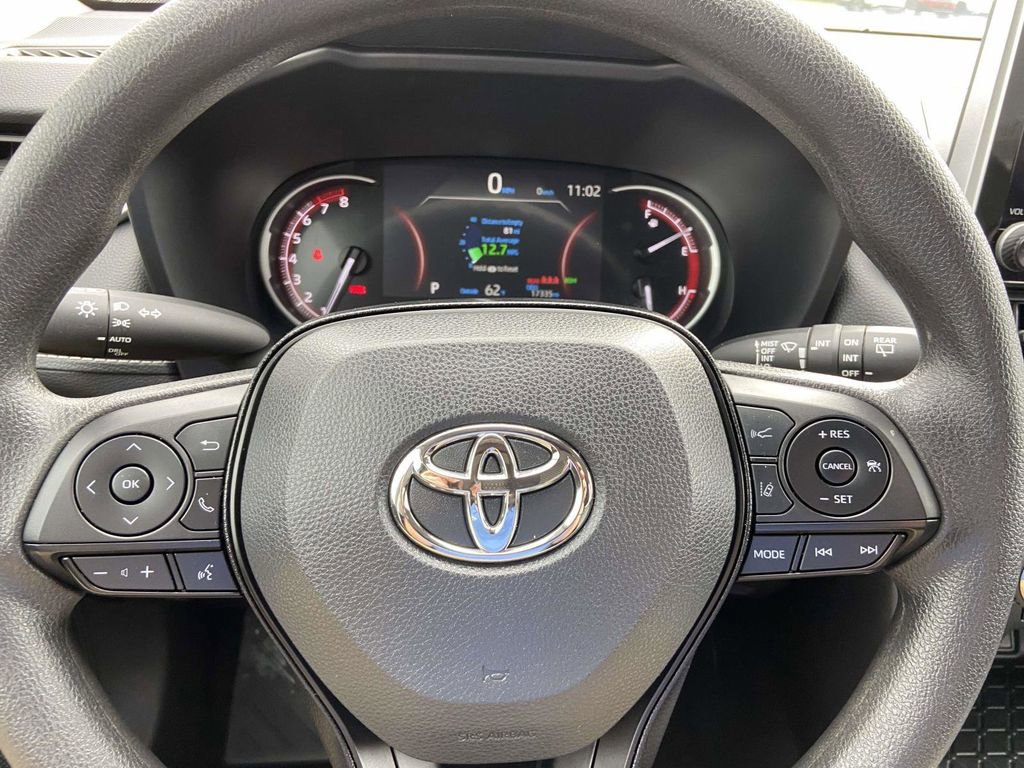 Used 2025 Toyota RAV4 XLE image 28