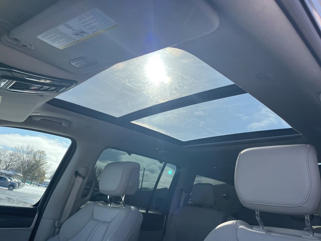 Used 2023 Jeep Wagoneer L Series III w/ Premium Group I image 13