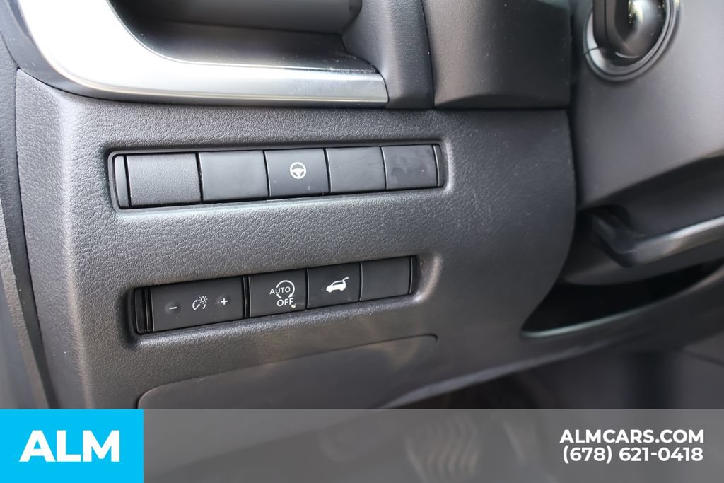 Used 2024 Nissan Rogue SV FWD image 12