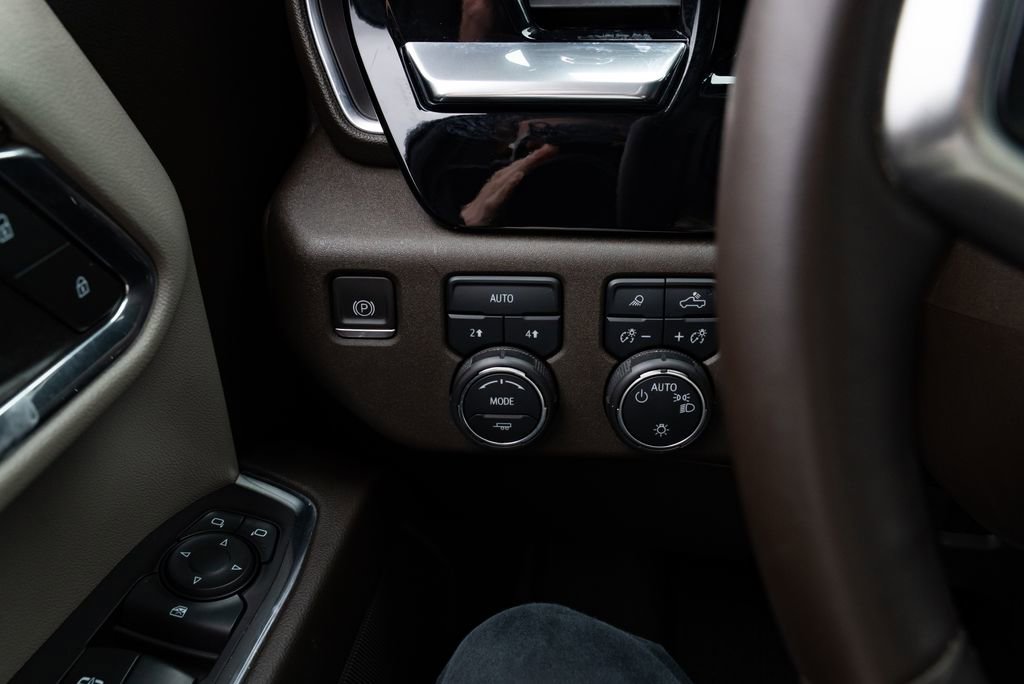 Used 2023 Chevrolet Silverado 1500 LT w/ Leather Package image 13