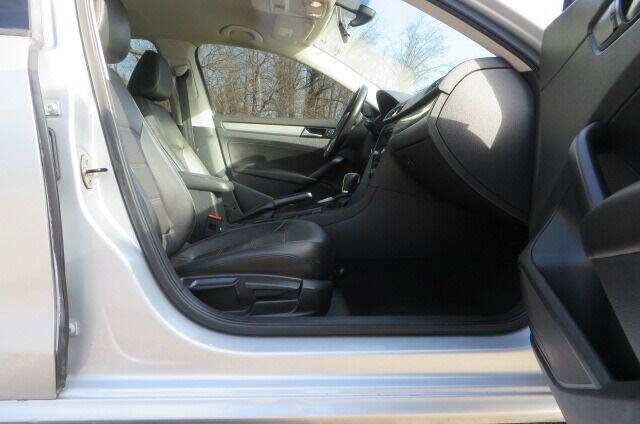 Used 2014 Volkswagen Passat 1.8T Wolfsburg Edition image 18