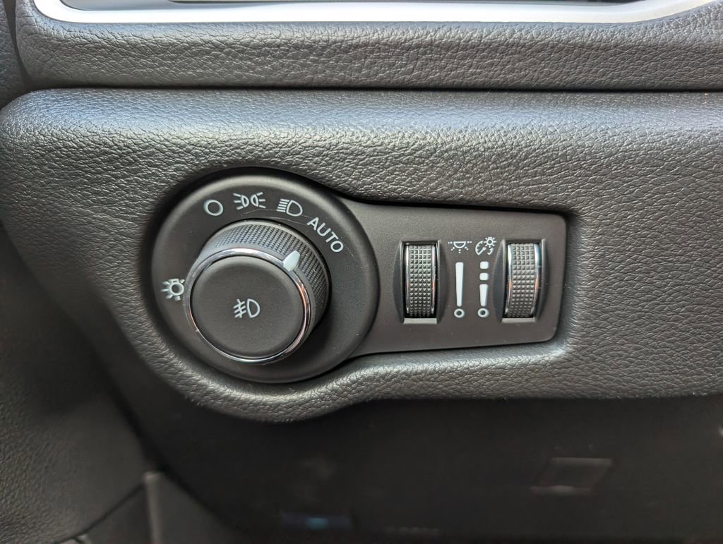 New 2026 Chrysler Pacifica Select w/ S Appearance Package FWD image 36