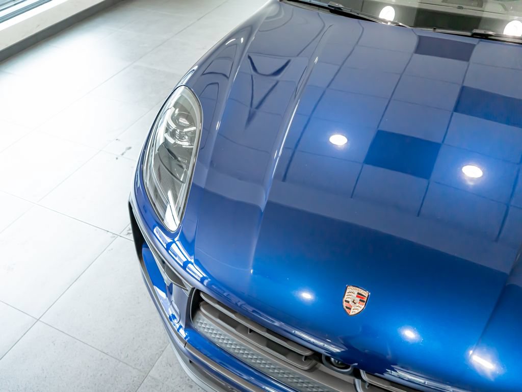 Certified 2025 Porsche Macan AWD/4WD image 33