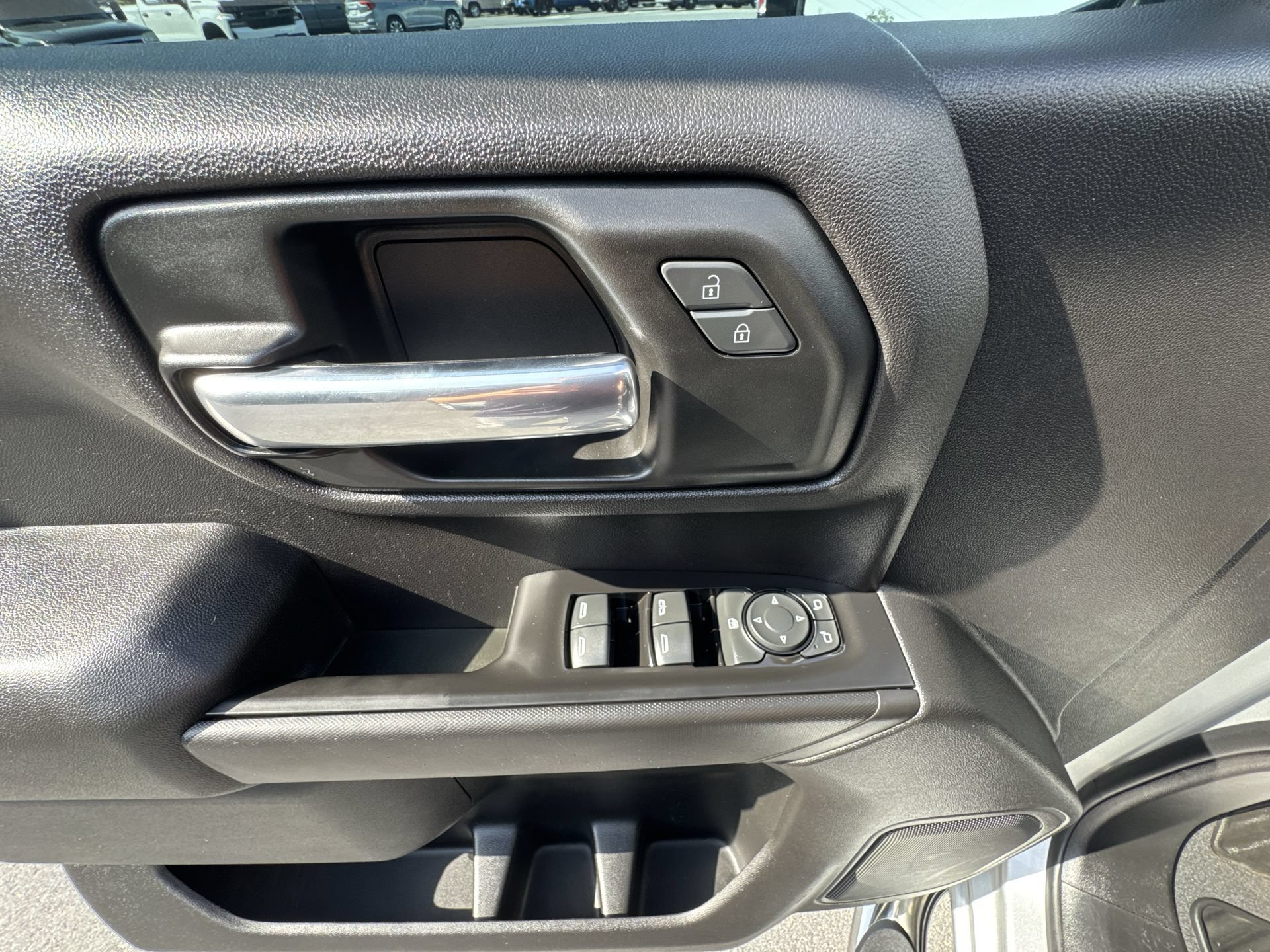 Used 2020 Chevrolet Silverado 1500 Custom w/ Custom Value Package AWD/4WD image 15