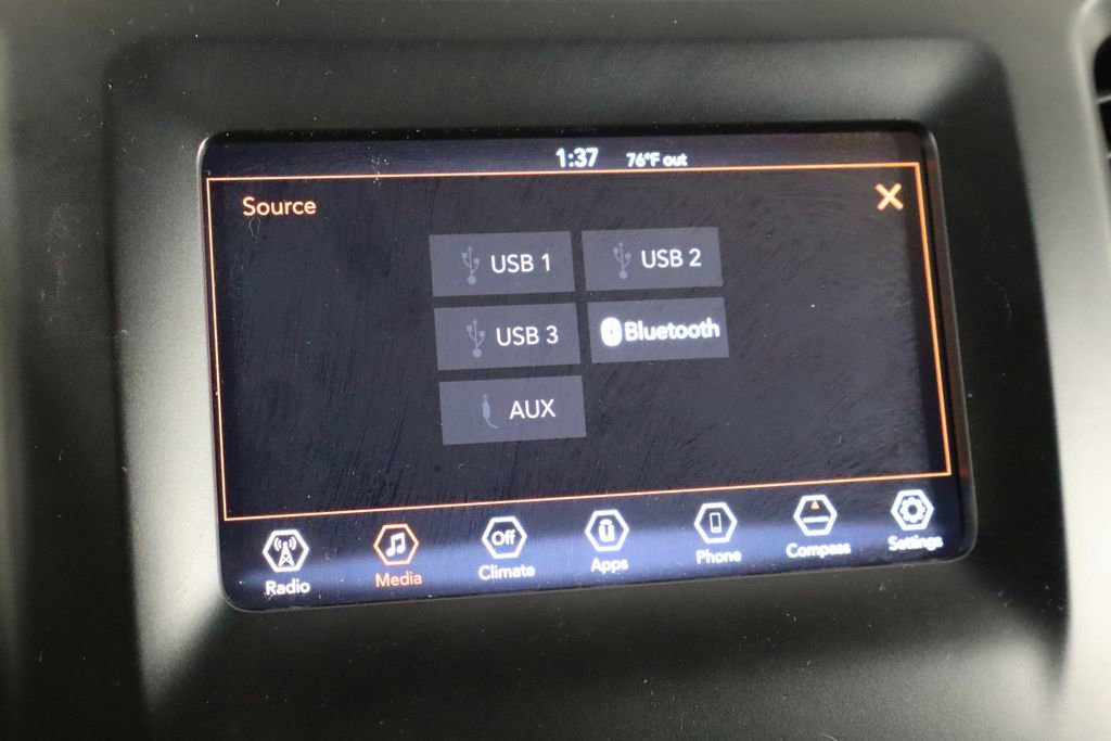 Used 2019 Jeep Cherokee Latitude Plus w/ Comfort/Convenience Group AWD/4WD image 32