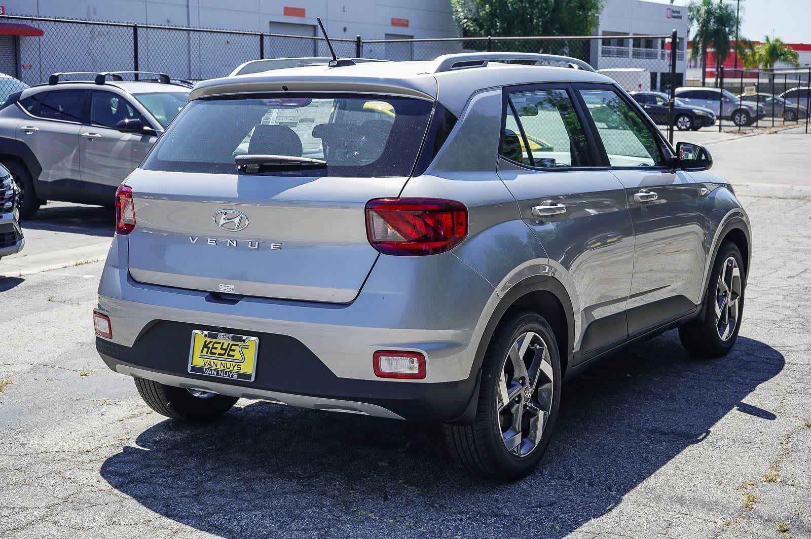 New 2026 Hyundai Venue SEL FWD image 4