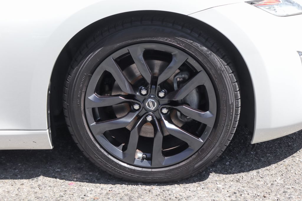 Used 2017 Nissan 370Z Coupe RWD image 35