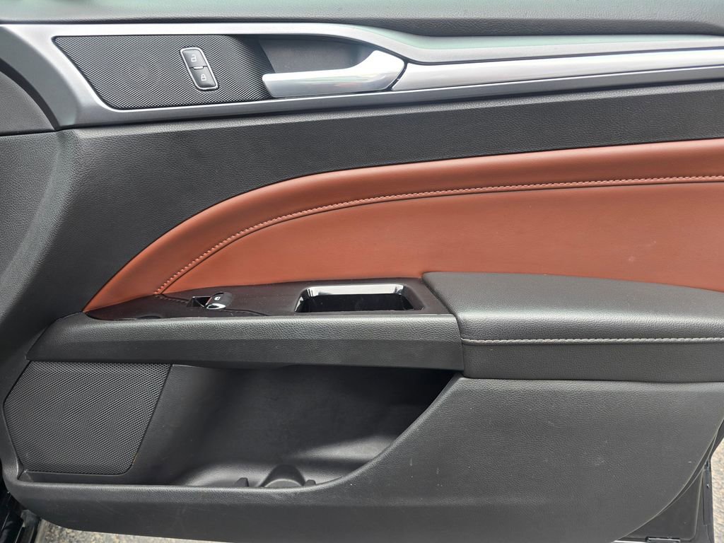 Used 2015 Ford Fusion SE w/ Equipment Group 202A FWD image 22