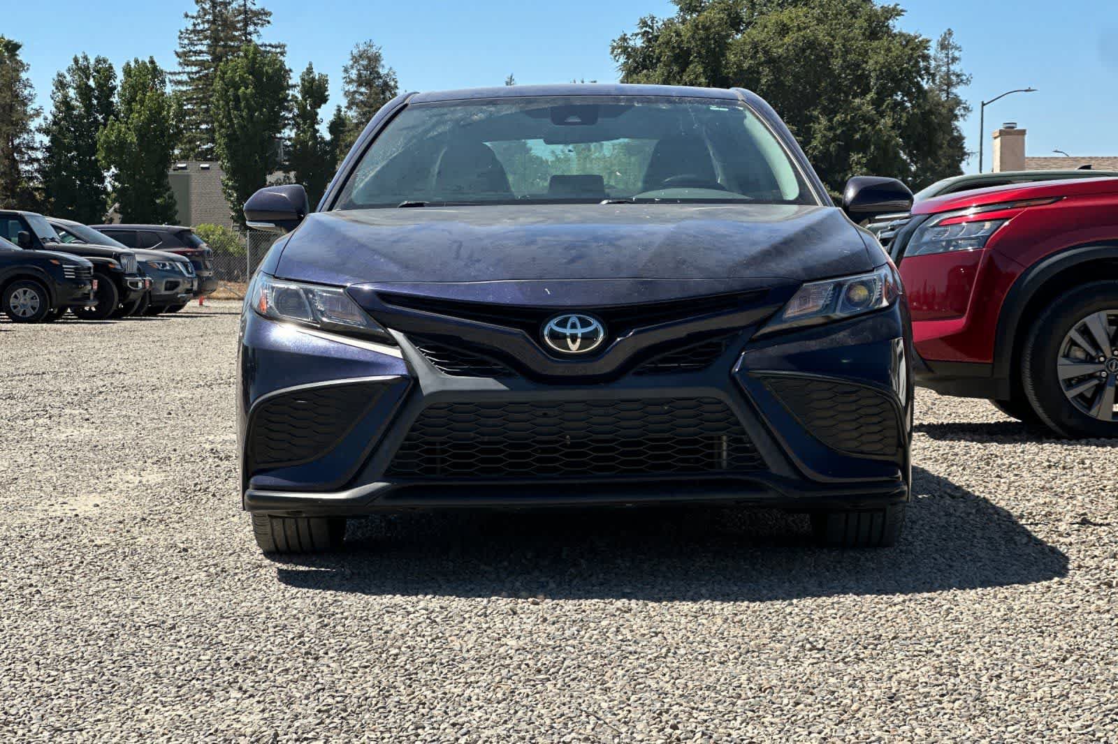 Used 2022 Toyota Camry SE FWD image 11