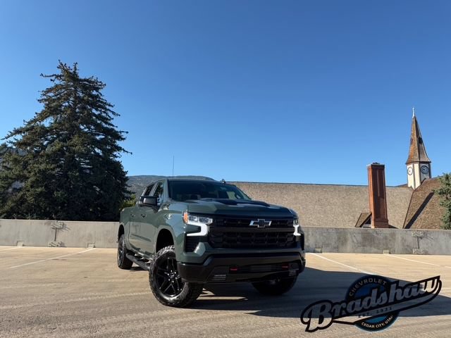 Used 2025 Chevrolet Silverado 1500 LT Trail Boss w/ Convenience Package II AWD/4WD image 2