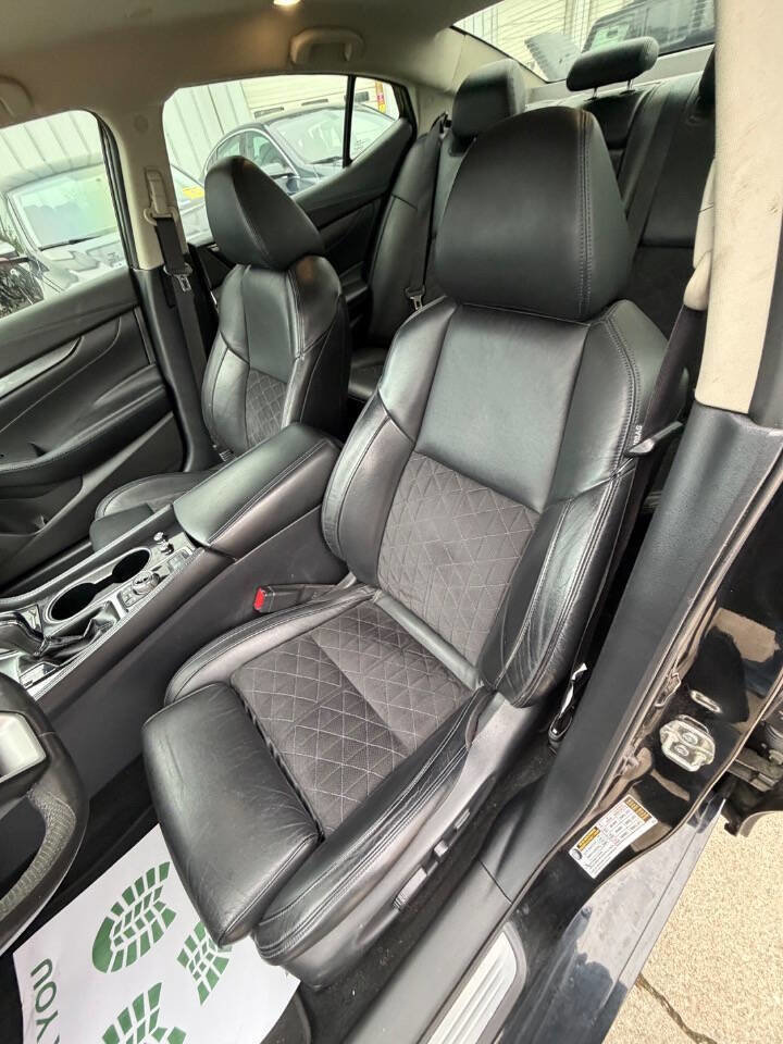 Used 2017 Nissan Maxima SR w/ Midnight Edition FWD image 14