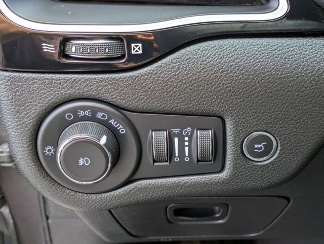 Certified 2023 Jeep Cherokee Altitude Lux w/ Mopar Interior Package AWD/4WD image 12
