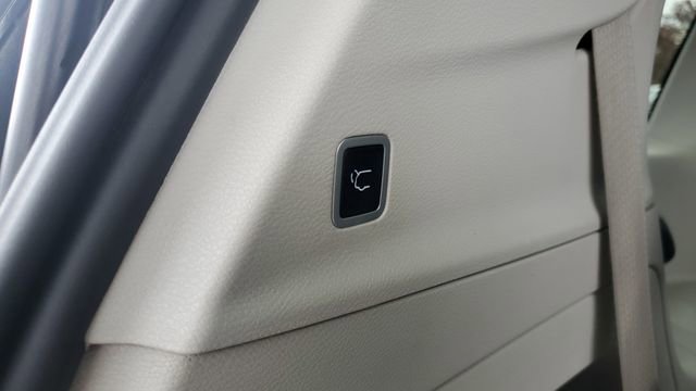 Certified 2024 Chrysler Pacifica Touring-L image 28