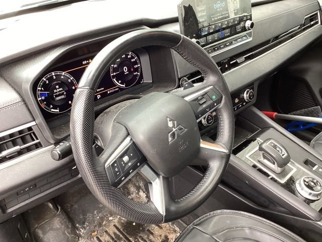 Used 2023 Mitsubishi Outlander SE image 25