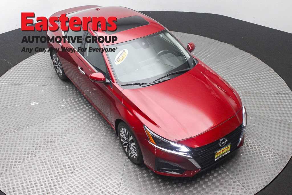 Used 2024 Nissan Altima 2.5 SV w/ SV Premium Package FWD image 3