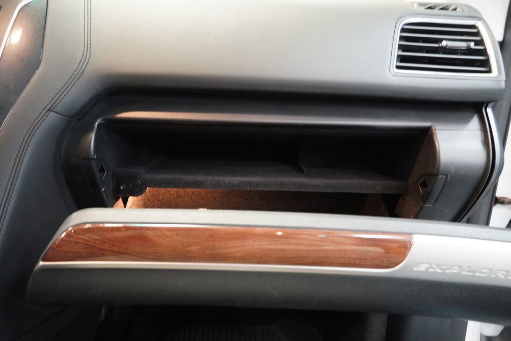 Used 2017 Ford Explorer Platinum image 38