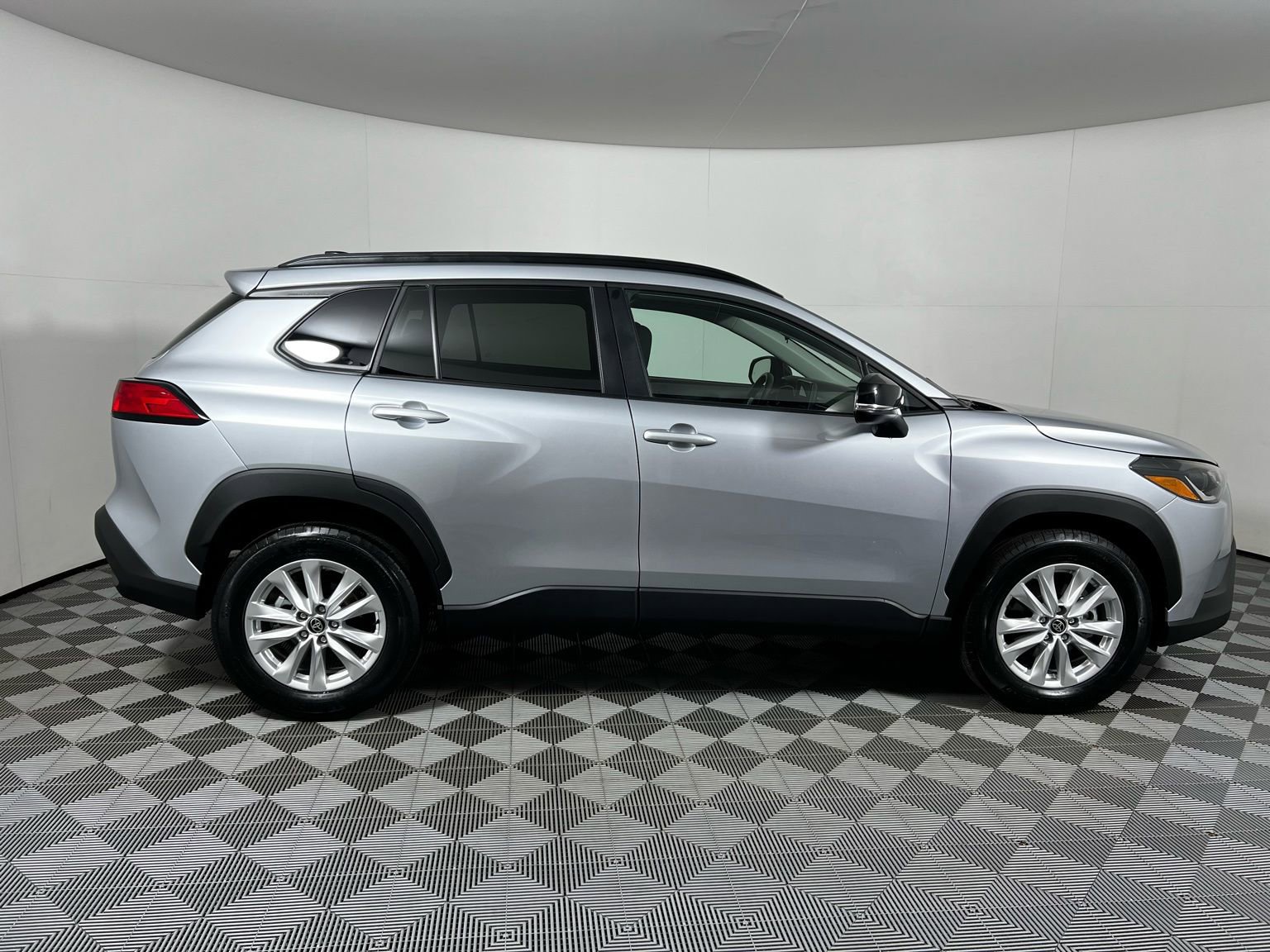 Certified 2025 Toyota Corolla Cross LE image 4