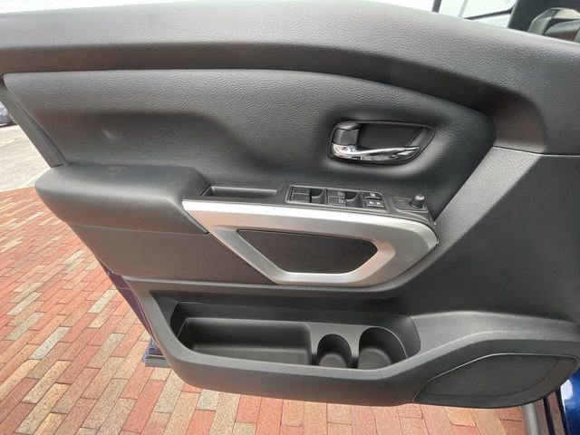 Used 2022 Nissan Titan SV AWD/4WD image 10