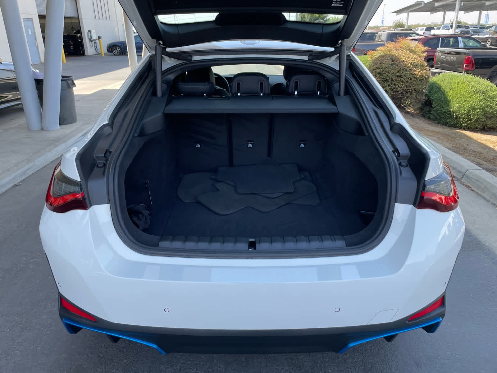 Used 2023 BMW i4 eDrive35 w/ Premium Package image 19