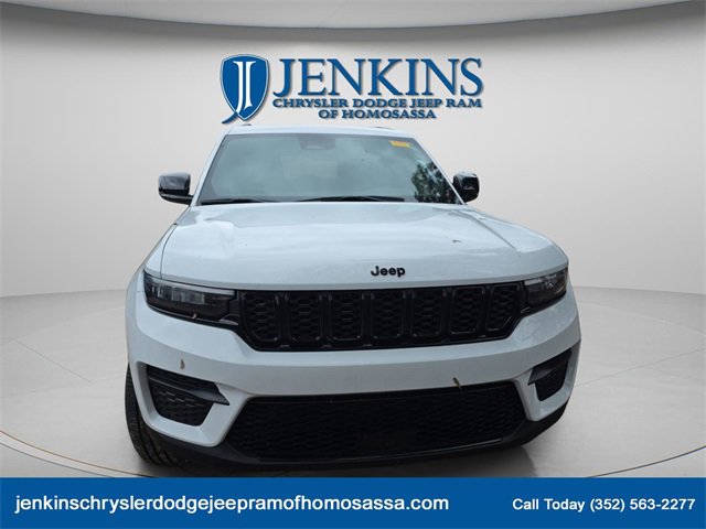 Used 2024 Jeep Grand Cherokee Altitude image 8