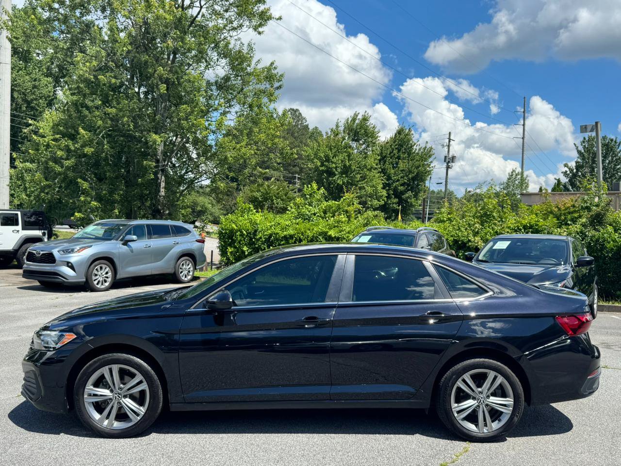 Used 2024 Volkswagen Jetta SE FWD image 4