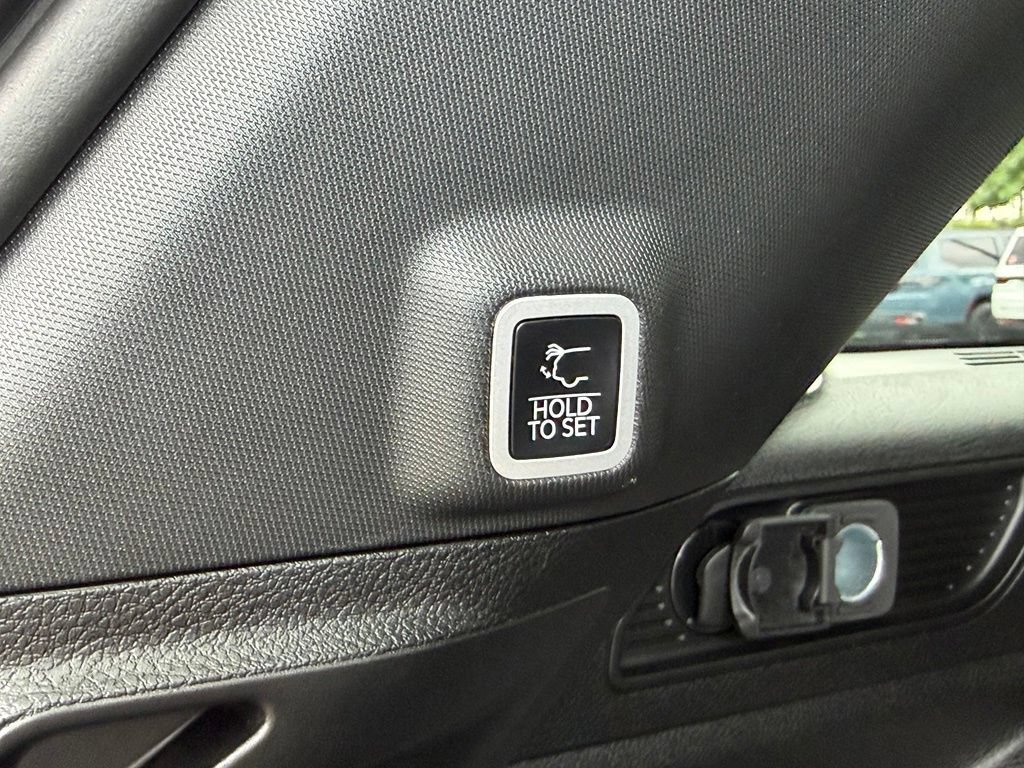 Certified 2025 Jeep Grand Cherokee Altitude AWD/4WD image 36