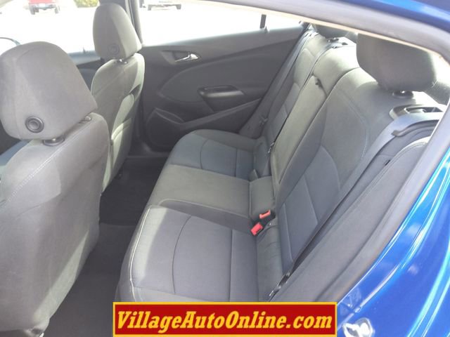 Used 2018 Chevrolet Cruze LT w/ Convenience Package image 32