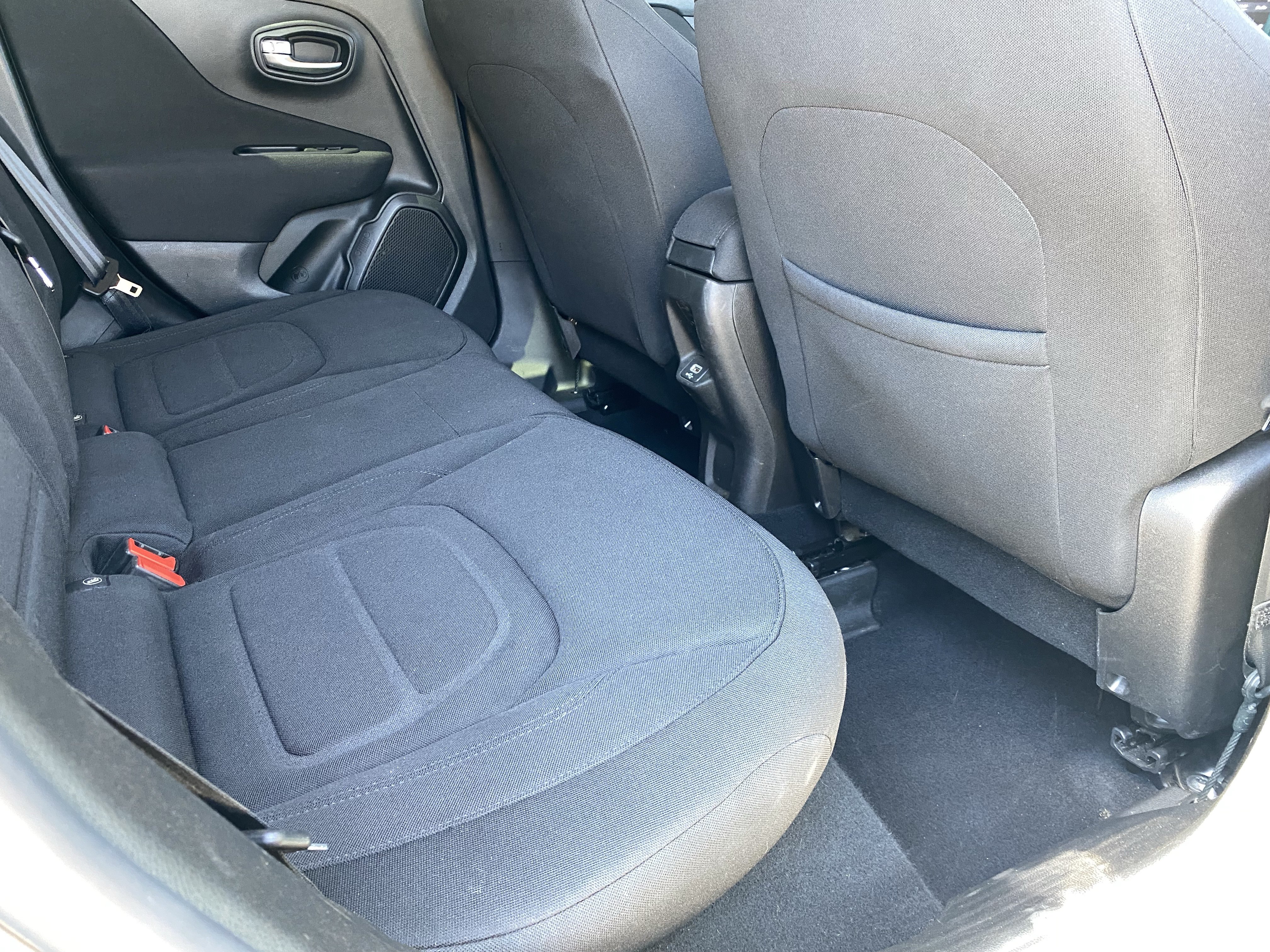 Used 2021 Jeep Renegade Latitude FWD image 13