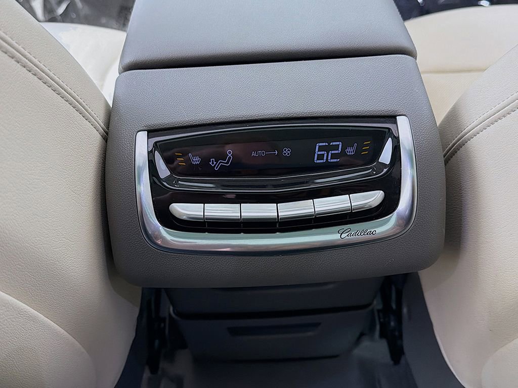 Used 2024 Cadillac XT6 Premium Luxury w/ Technology Package image 31
