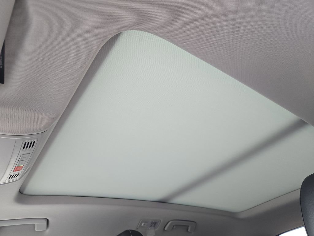 New 2026 Volkswagen Taos SE image 20