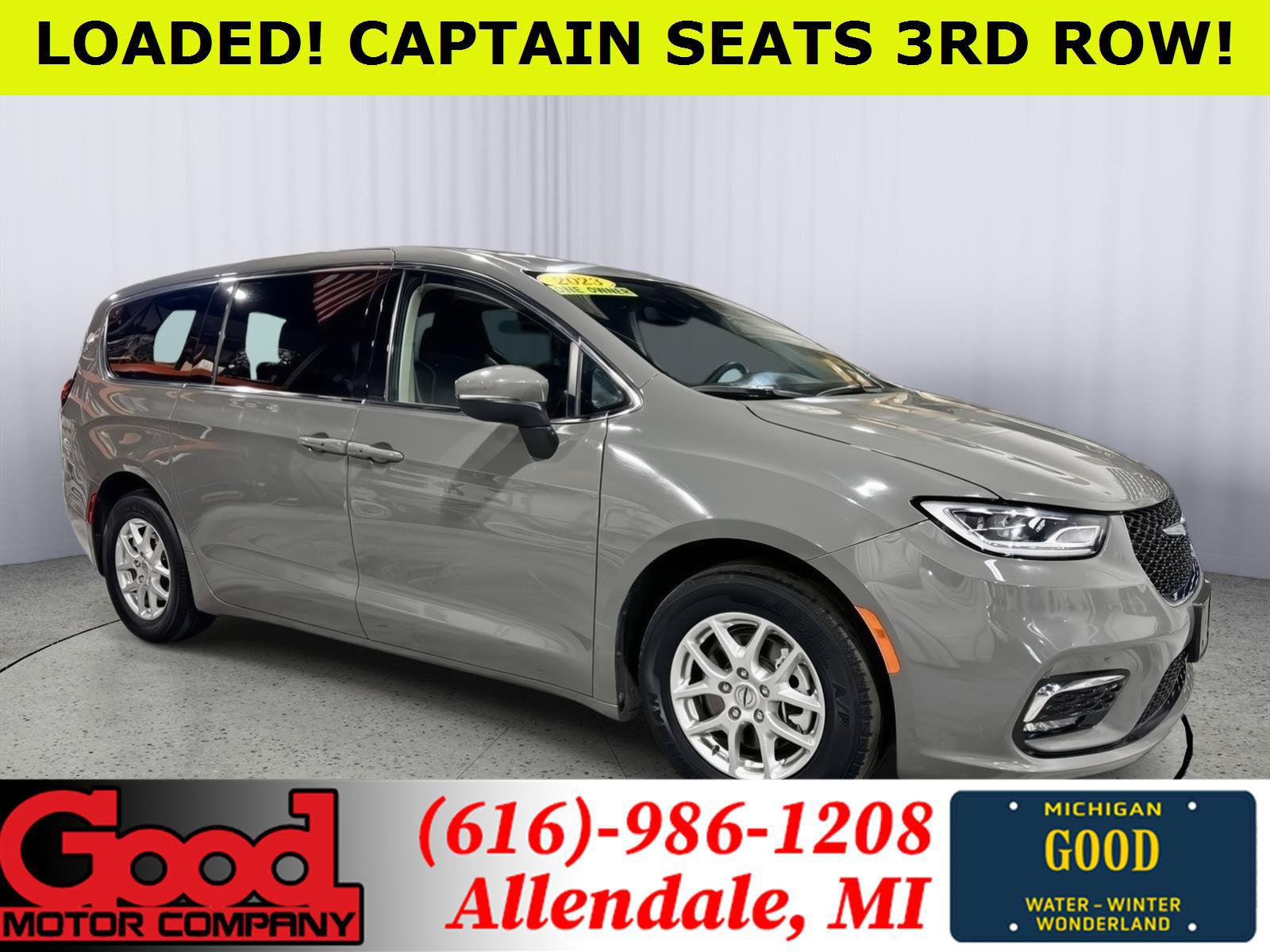 Used 2023 Chrysler Pacifica Touring-L FWD image 1