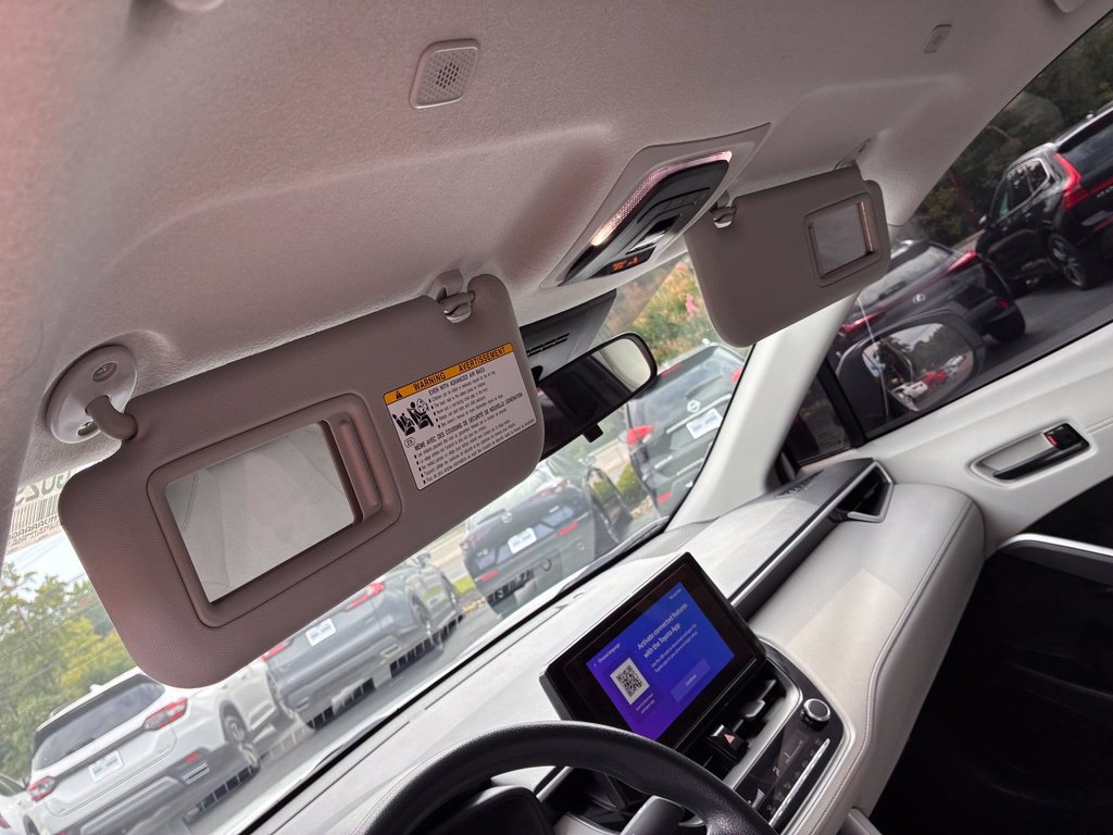 Used 2025 Toyota Corolla Cross L FWD image 46