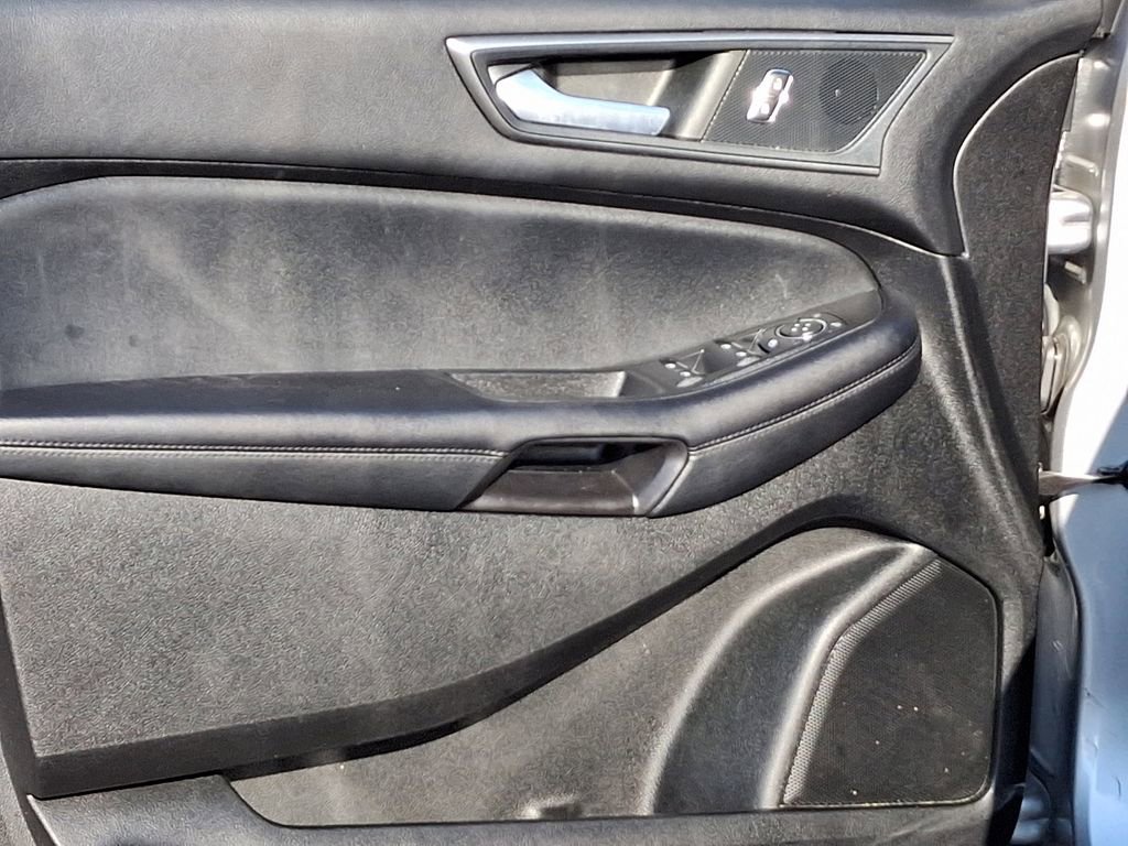 Used 2022 Ford Edge SE w/ Black Appearance Package image 13