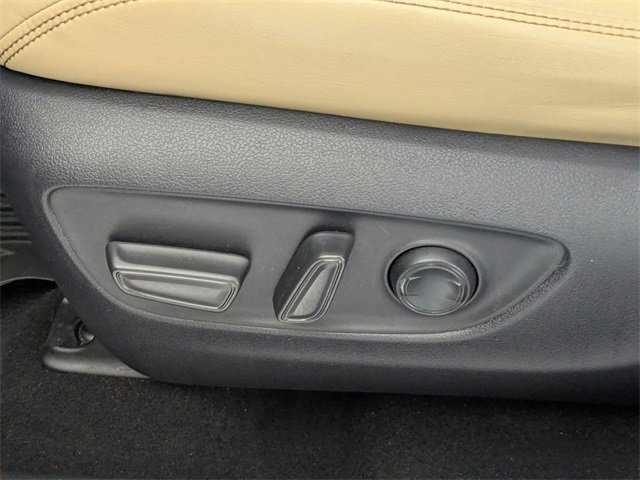 Used 2019 Toyota RAV4 Limited image 14