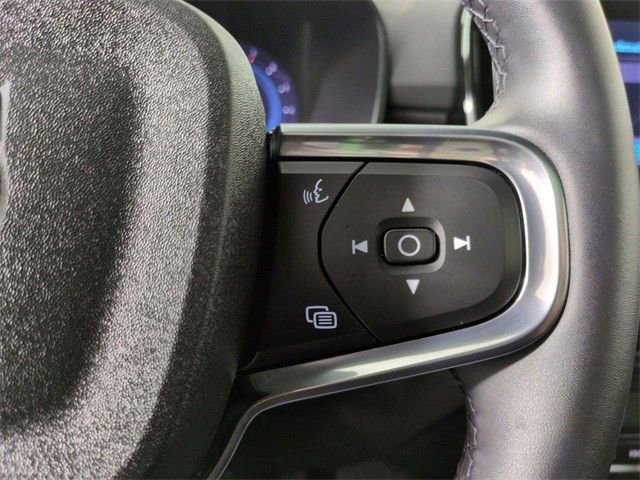 Used 2023 Volvo XC40 B5 Plus image 27
