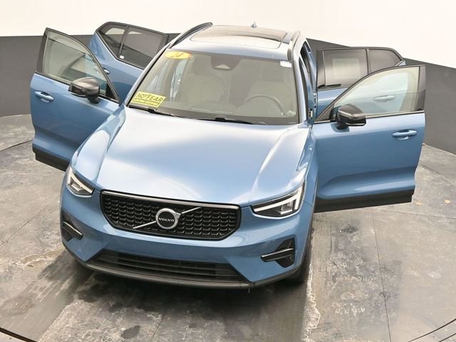 Used 2024 Volvo XC40 B5 Core image 59
