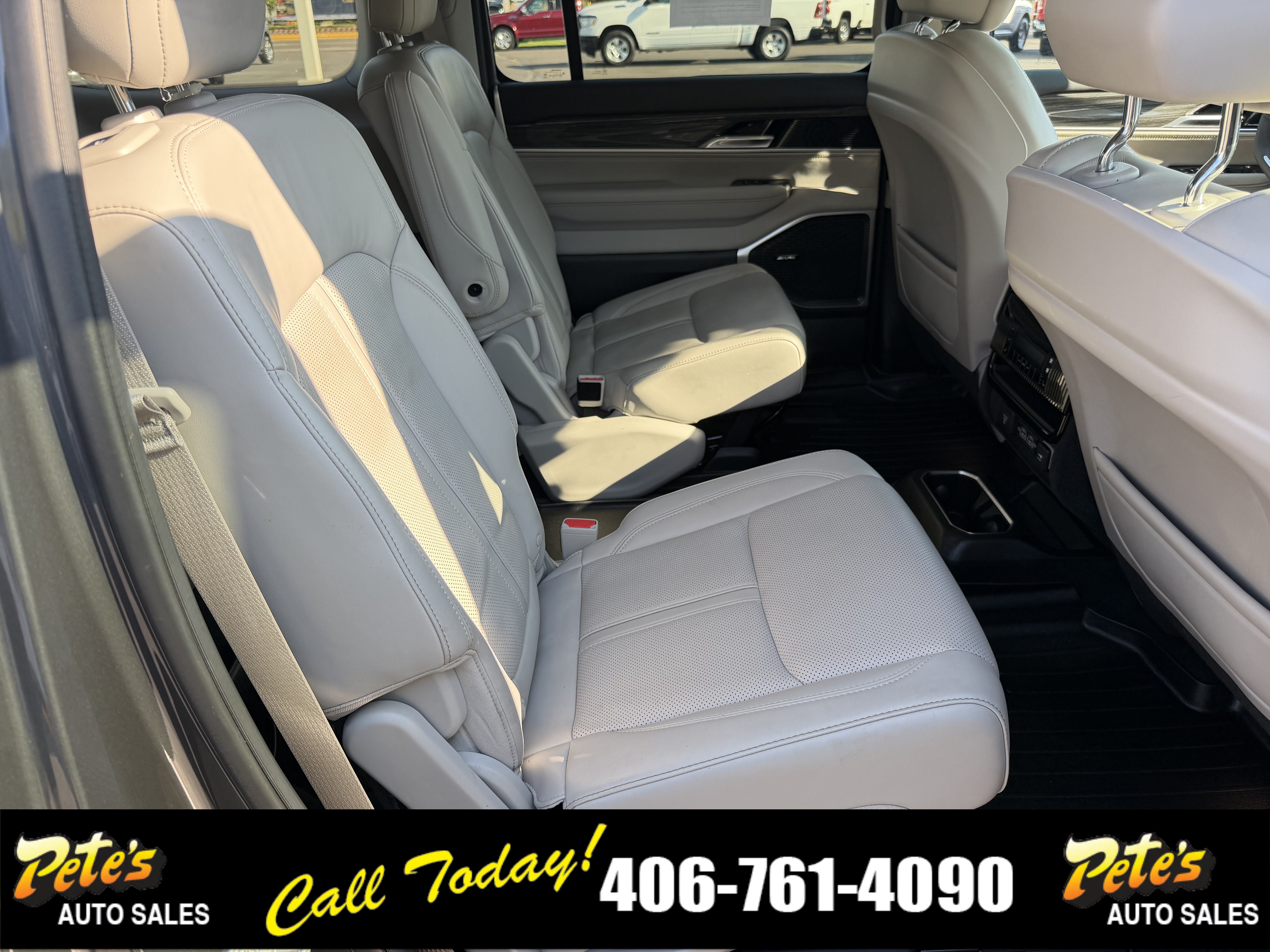 Used 2022 Jeep Wagoneer Series III w/ Flexible Seating Group AWD/4WD image 39