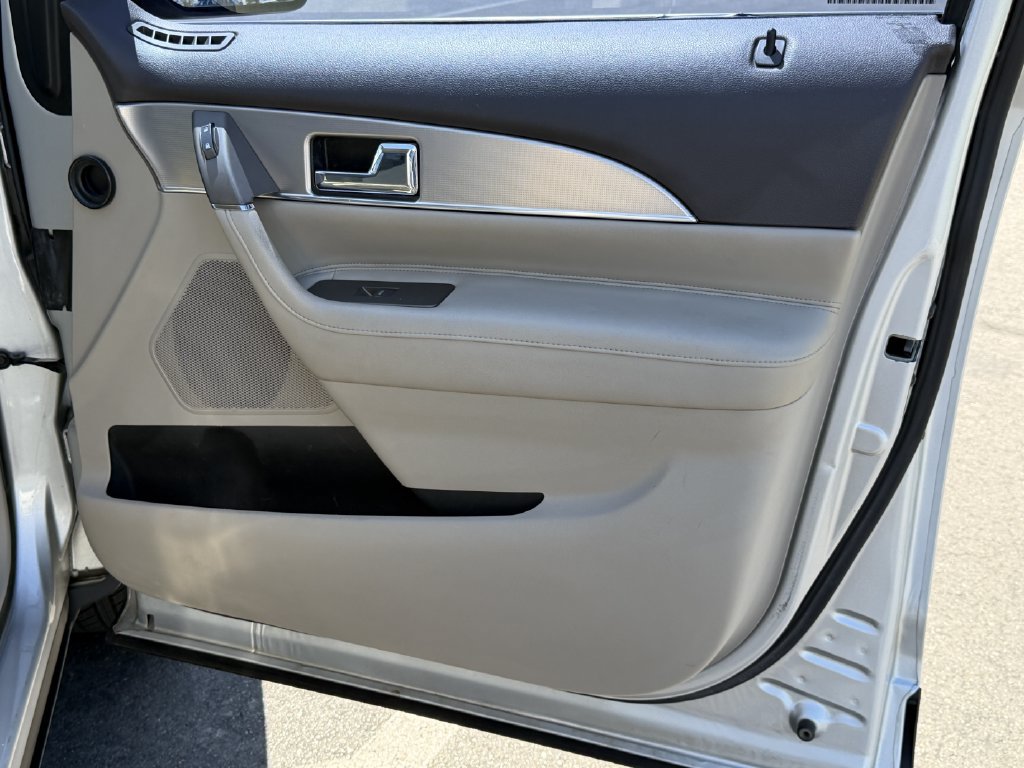 Used 2014 Lincoln MKX FWD image 16