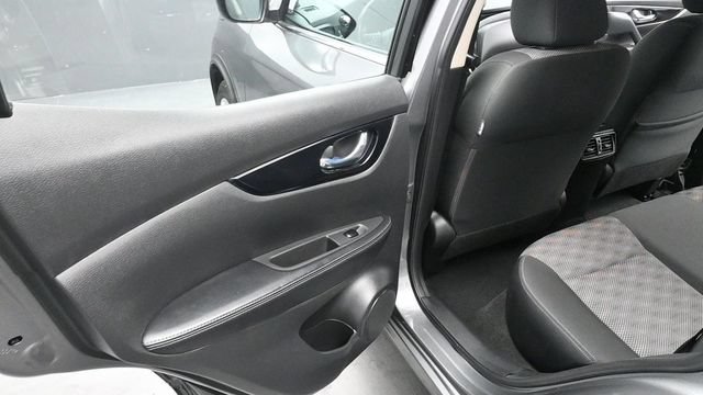 Used 2017 Nissan Rogue Sport SV w/ SV All-Weather Package AWD/4WD image 21