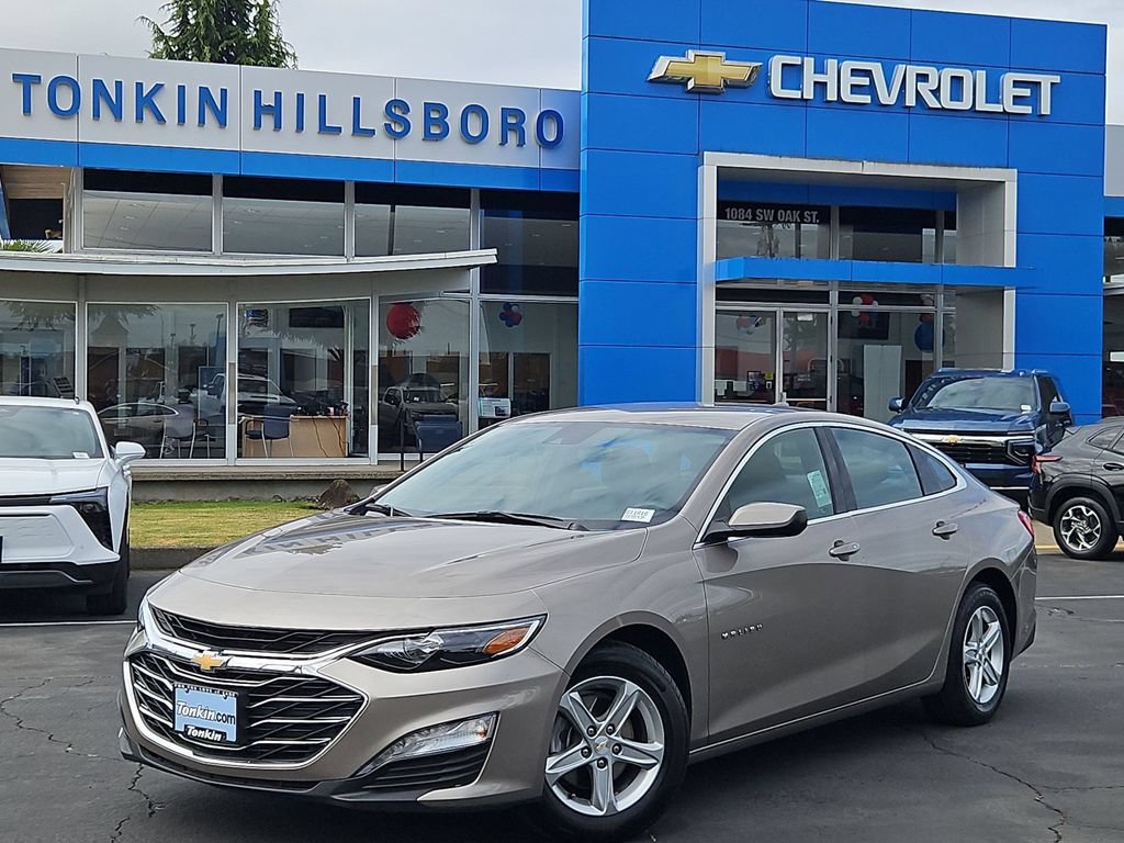 Used 2024 Chevrolet Malibu LT FWD image 2