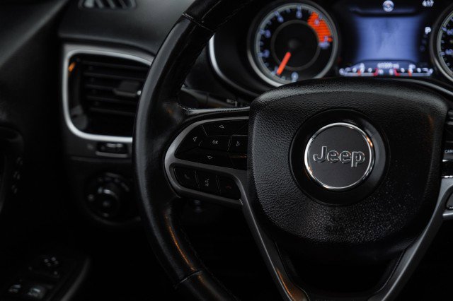 Used 2019 Jeep Cherokee Limited image 14